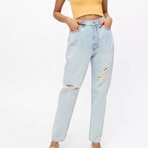URBAN OUTFITTERS BDG Light Wash Denim Ripped Distressed High Rise Mom Jeans